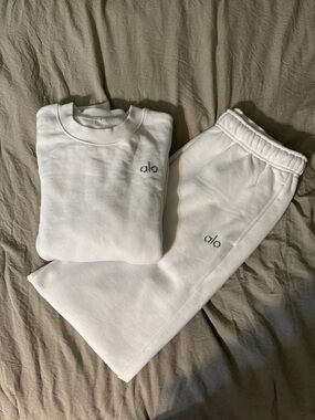 Alo Accolade White Sweat Set